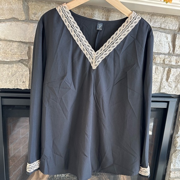 SHEIN CURVE CONTRAST LACE LONG-SLEEVE BLOUSE BLACK/TAN 0XL WOMEN - Picture 2 of 15